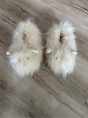 SKIMS Cream Fuzzy Slip-On Yeti Slippers